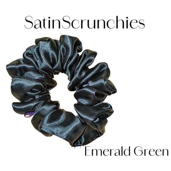 Amiga Mia small satin scrunchie emerald green hand crafted - Picture 4 of 5